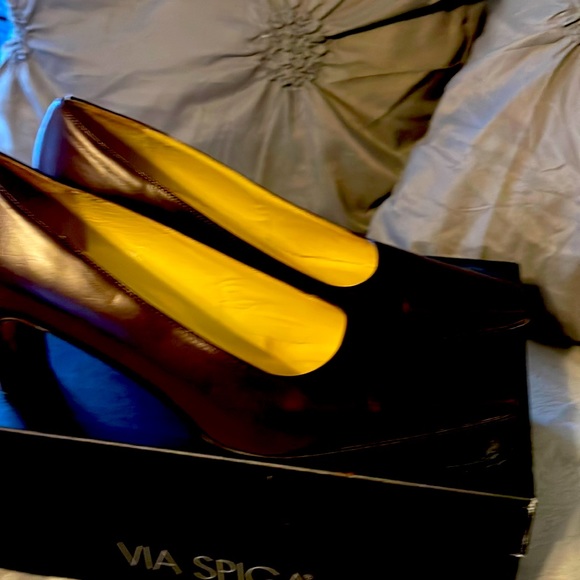 Brown pumps 2 inch heel. With lots of love left. They are a 10 but narrow. - Picture 1 of 7